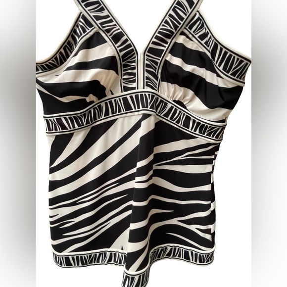 🔥🖤BCBG Maxazria size S black/off white top adjustable straps. Sexy & classy! - Picture 2 of 8